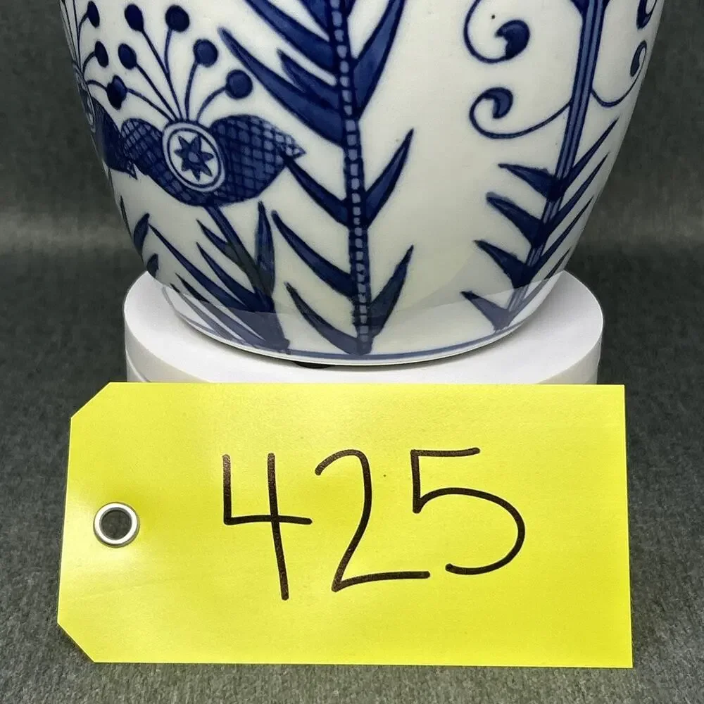 Vintage Dechang Chinese Blue and White Porcelain Floral Vase Jar 6 Inch